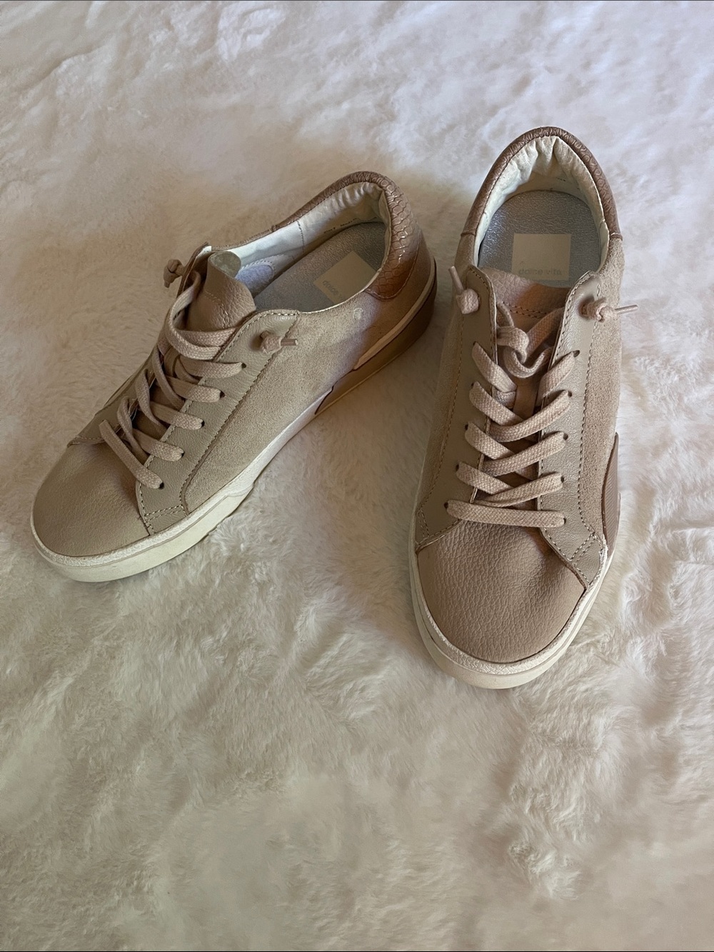 Dolce Vita Women’s Neutral Beige Leather Casual Sneakers  SZ 7  NWOT